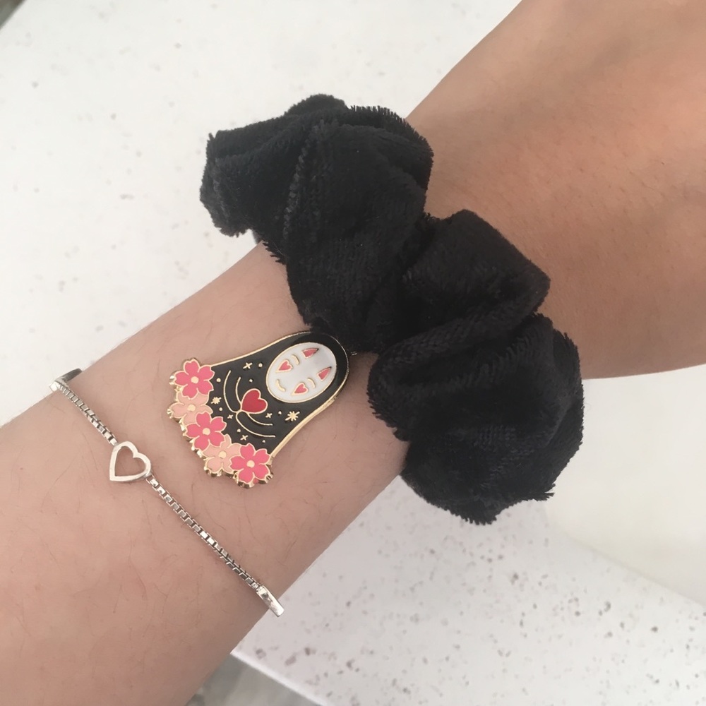 no face charm Scrunchie